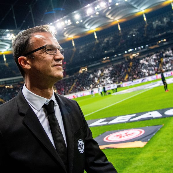  Frankfurts Sportchef Fredi Bobic hat derzeit gut lachen. (Foto: imago/Jan Hübner)