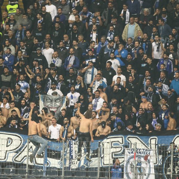  Einige Limassol-Anhänger - hier beim Hinspiel in Frankfurt - leisteten sich rassistische Entgleisungen. Foto: Imago/Sven Simon