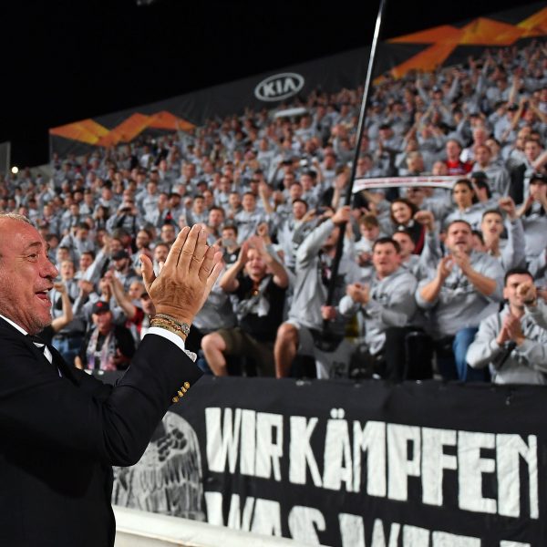  Heimspiel in Nikosia! Die Fans der Eintracht machen die Auswärtspartie auf Zypern zum Heimspiel und können das Erreichen der nächsten Runde feiern. (Bild: imago/ Jan Huebner)