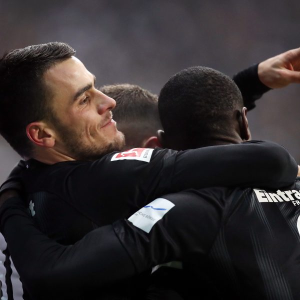  Filip Kostic bleibt auf der Linksverteidiger-Position eine der Entdeckungen der Saison. Dieses Mal hat er seine starke Leistung auch mit einem Tor gekrönt.