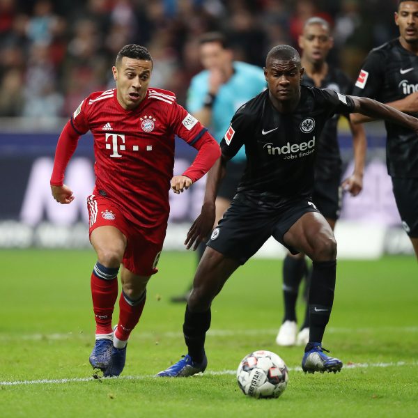  Die Eintracht liegt nach einer starken ersten halben Stunde gegen die Bayern zur Halbzeit mit 0:1 zurück.