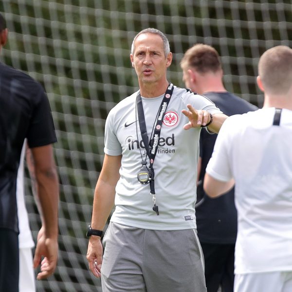  Der neue Eintracht-Trainer Adi Hütter bei der ersten Trainingseinheit in der Saisonvorbereitung der Hessen.