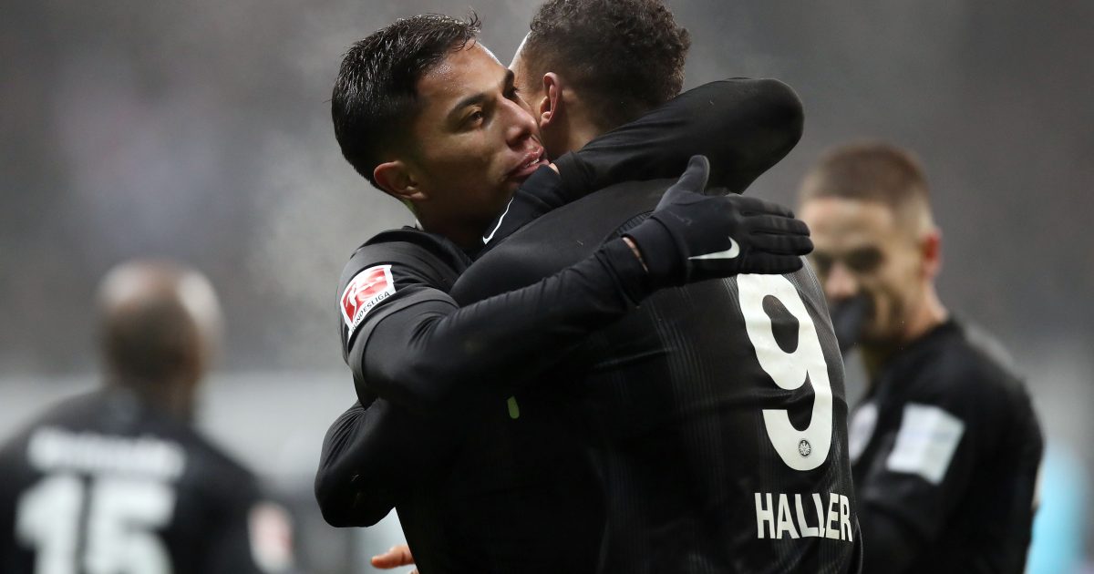  Carlos Salcedo hat sich bereits von seinem Teamkollegen verabschiedet und in Mexiko unterschrieben.