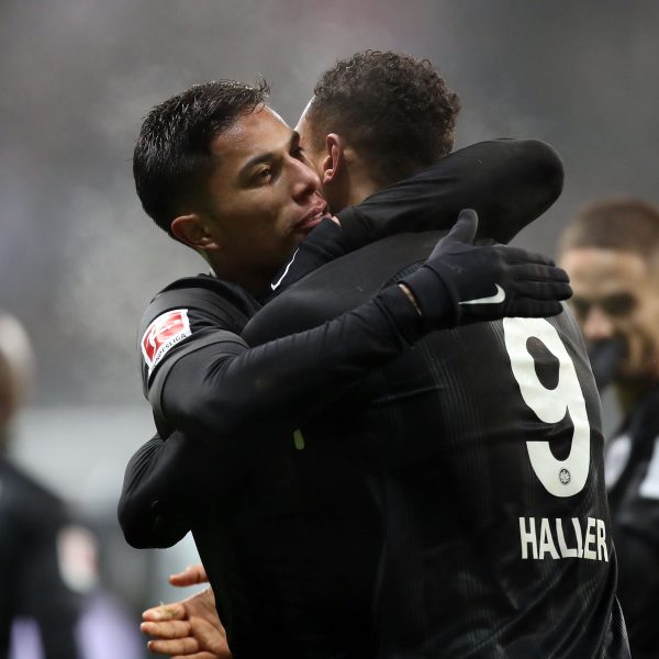  Carlos Salcedo hat sich bereits von seinem Teamkollegen verabschiedet und in Mexiko unterschrieben.