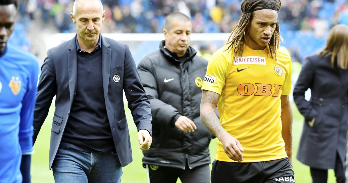  Enttäuschte Gesichter: Eintracht-Trainer Adi Hütter und Kevin Mbabu (Young Boys Bern) finden wohl nicht wieder zusammen. (Foto: Imago/Geisser)