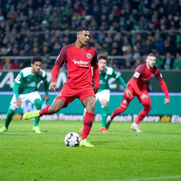  Sebastien Haller setzte den Schlusspunkt mit seinem Elfmeter.(Foto: imago/Noah Wedel)