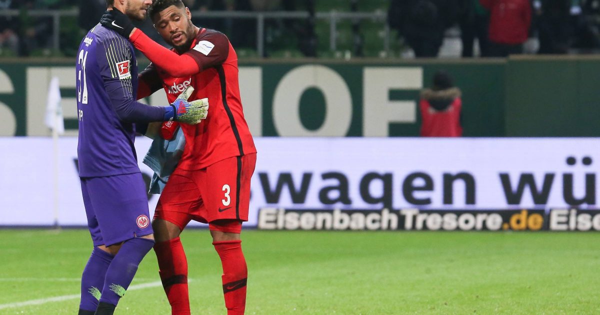  Simon Falette bedankt sich bei seinem Keeper Kevin Trapp für den geretteten Punkt (Foto: imago/ osnapix)