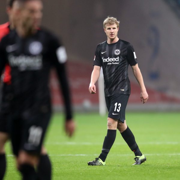  Frankfurts Martin Hinteregger wird von seinem Ex-Coach Manuel Baum kritisiert.