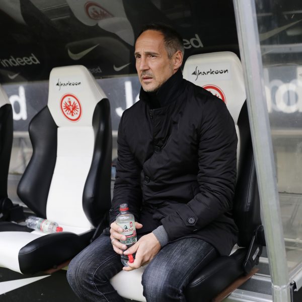  Voller Spannung: Eintrachts Trainer Adi Hütter erwartet beim Auswärtsspiel in Leipzig 