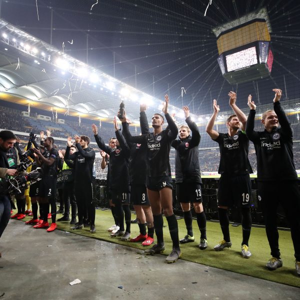  Die Mannschaft der SGE hatten gemeinsam mit ihren Fans einige Gründe zum Jubeln in diesem Fußballjahr.