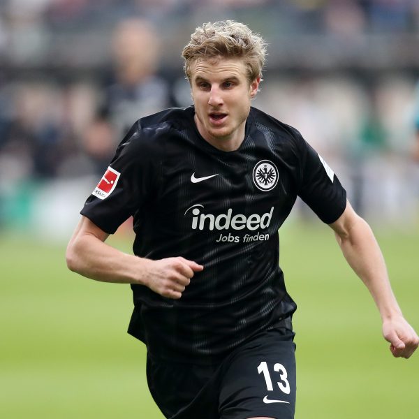  Martin Hinteregger bringt Woche für Woche gute Leistungen. Trotz seiner frühen Auswechslung wird er von den SGE4EVER-Lesern zum Spieler des Spiels gewählt.
