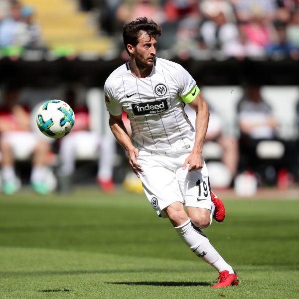  Kapitän David Abraham droht auszufallen, rückt Neuzugang Martin Hinteregger schon in die Startelf?