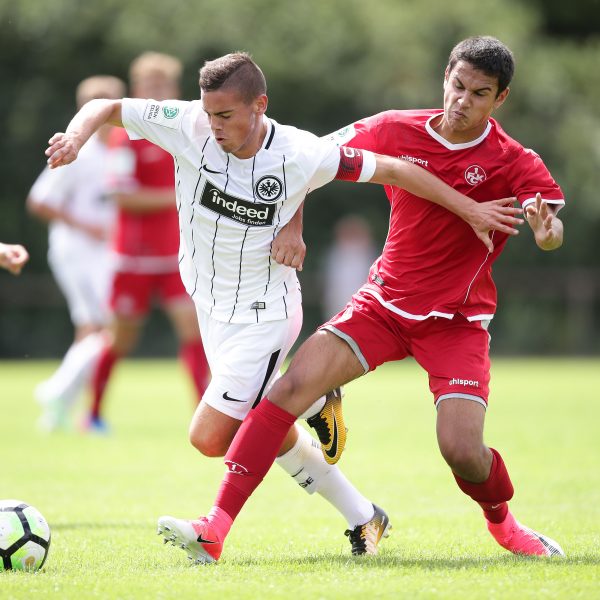  Patrick Finger, hier noch als Kapitän der U17, erhält einen Profivertrag.