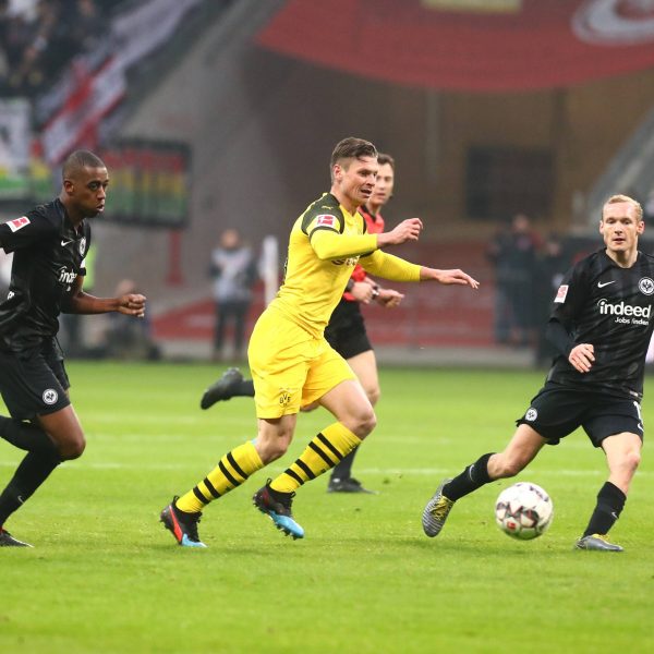  Gelson Fernandes (l.) und Sebastian Rode (r.) liefen gegen den Tabellenführer aus dem Dortmund so viel wie kein andere auf dem Feld. (Foto: imago/Eibner)