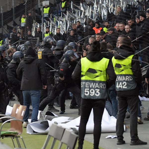 Der Polizeieinsatz von Donnerstag zieht immer weitere Kreise. (Bild: imago/Jan Huebner)