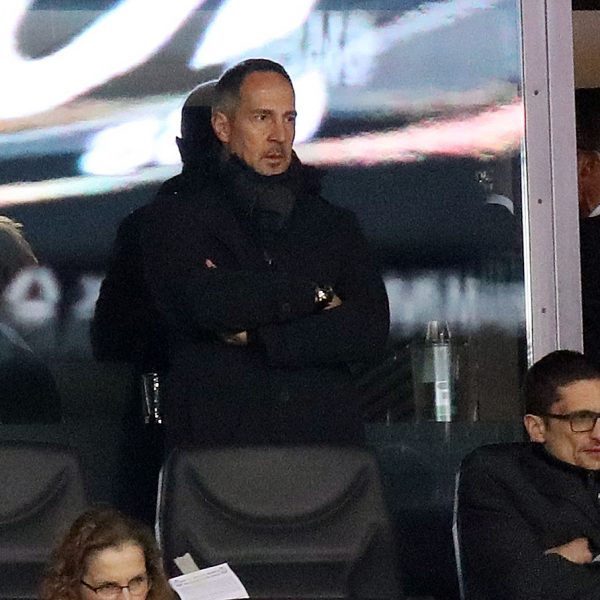  Eintracht-Trainer Adi Hütter muss auch das Rückspiel in Mailand von der Tribüne aus verfolgen.