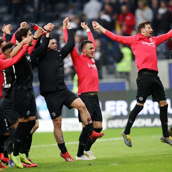  Der Frankfurter Höhenflug geht weiter. Weiter ungeschlagen und nun auf einem Tabellenplatz, der zur Teilnahme an der Champions-League berechtigen würde.