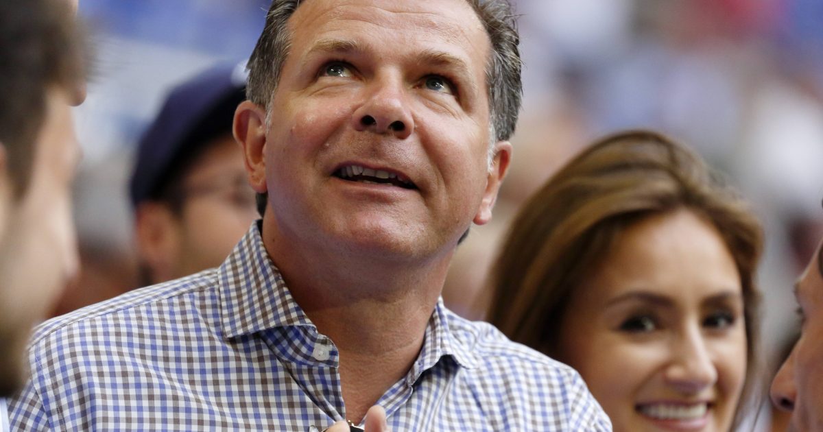  Andy Möller schaut nach oben und glaubt an eine mögliche Qualifikation für die Champions League seiner Eintracht. (Foto: imago/Werner Otto)