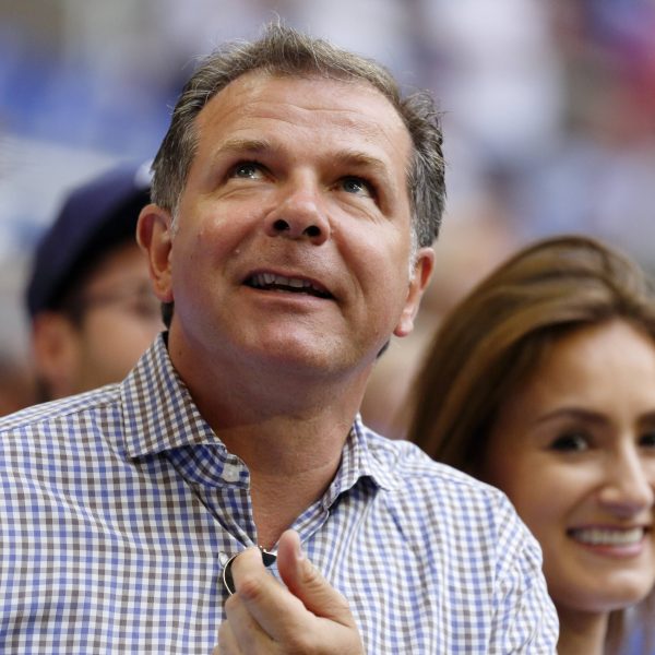  Andy Möller schaut nach oben und glaubt an eine mögliche Qualifikation für die Champions League seiner Eintracht. (Foto: imago/Werner Otto)