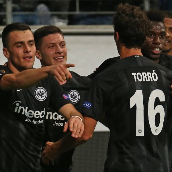 Inter Mailand soll an Filip Kostic (links) interessiert sein - Lucas Torró fehlte im Mannschaftstraining (Foto: imago/osnapix).