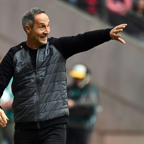  Gegen Düsseldorf muss Eintracht-Trainer Adi Hütter wieder einmal an der Aufstellung drehen und rotieren. (Foto: imago/Jan Huebner).