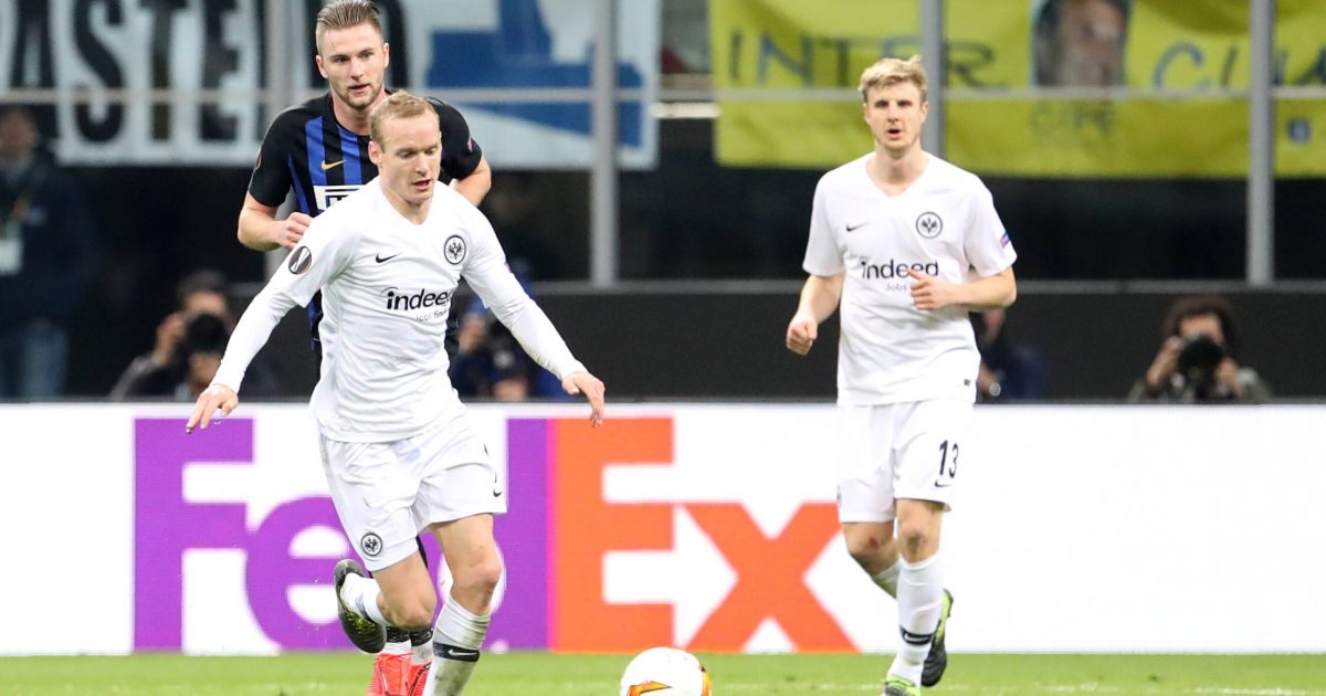 Sebastian Rode (vorne) und Martin Hinteregger: Die beiden Winterneuzugänge trumpfen auf (Bild: imago/HMB-Media)