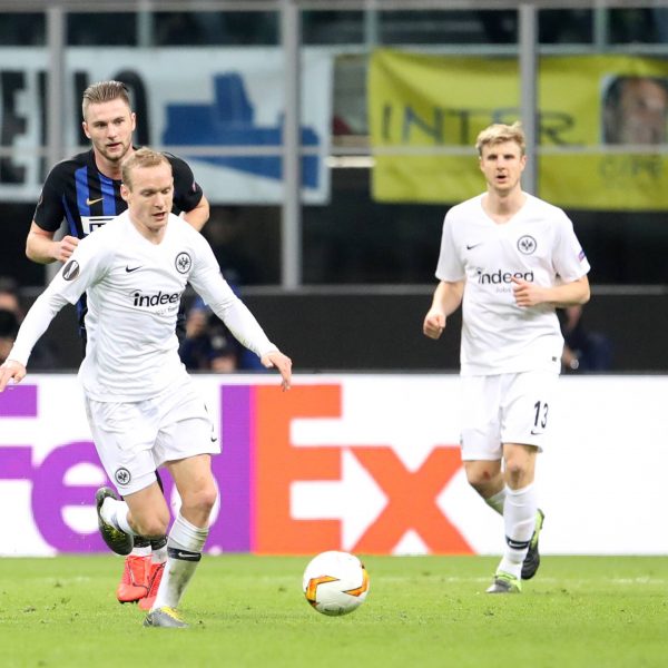  Sebastian Rode (vorne) und Martin Hinteregger: Die beiden Winterneuzugänge trumpfen auf (Bild: imago/HMB-Media)