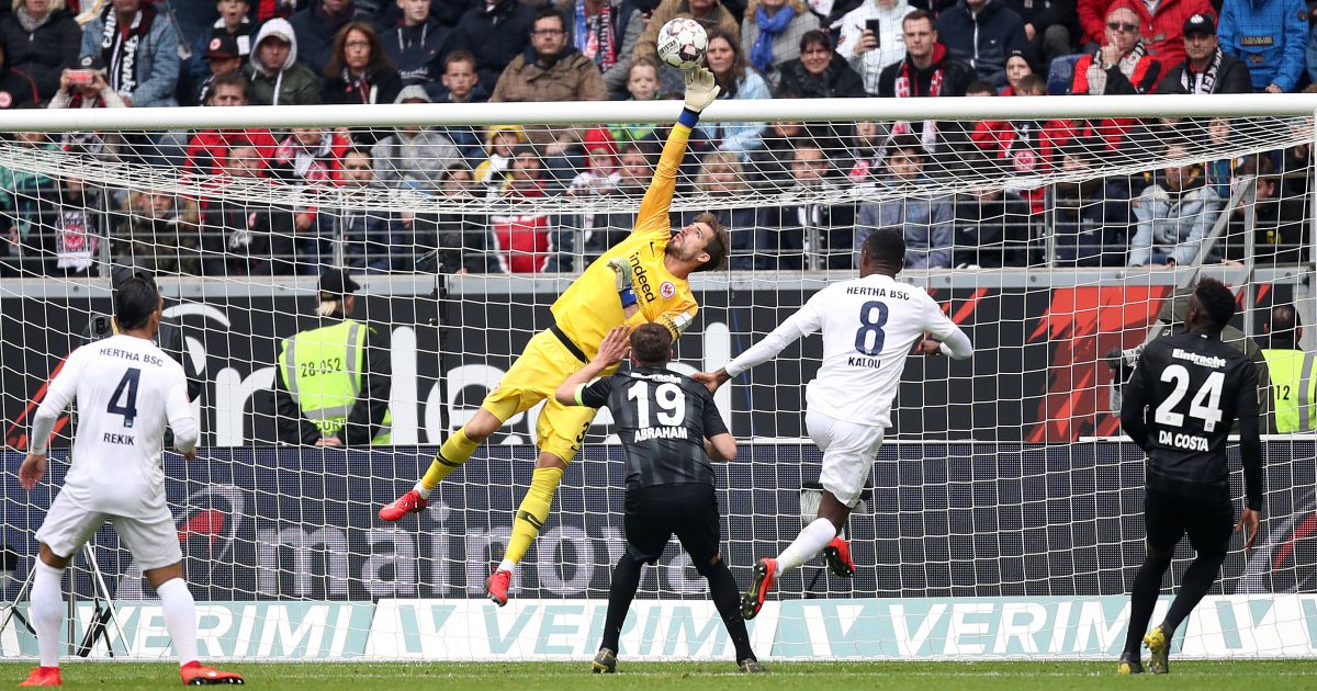  Kevin Trapp musste sich gegen die Hertha mächtig strecken, um zumindest die Nullnummer am Ende festzuhalten.