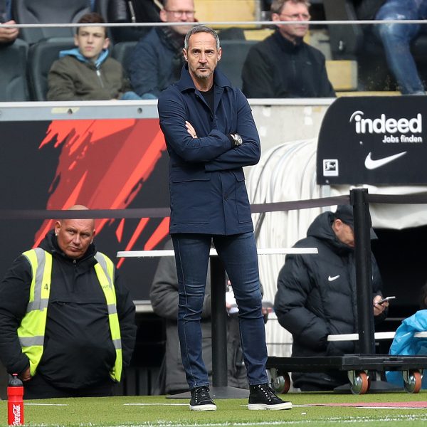  Adi Hütter warnt vor einem schweren Heimspiel gegen Bremen.