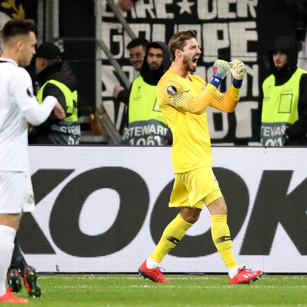  Kevin Trapp bejubelt den gehaltenen Elfmeter gegen Inter Mailand.