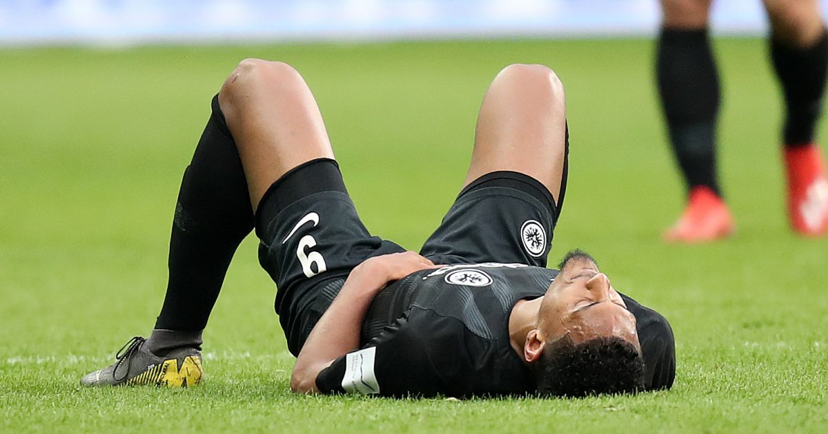 Weiterhin am Boden: Frankfurts Stürmer Sébastien Haller kann der Eintracht im Saisonendspurt nach wie vor nicht helfen.