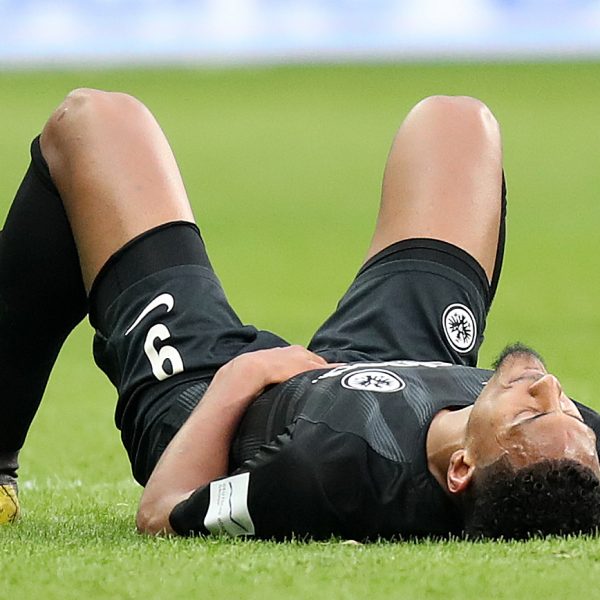  Weiterhin am Boden: Frankfurts Stürmer Sébastien Haller kann der Eintracht im Saisonendspurt nach wie vor nicht helfen.