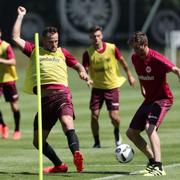  Für David Abraham wird das Spiel gegen Haris Seferovic ein besonderes.