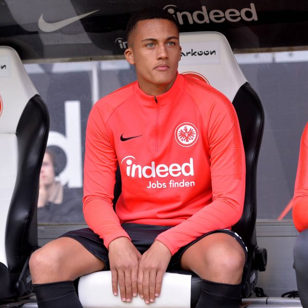  Noch auf der Bank, aber bald schon auf dem Feld? Eintrachts Brasilianer 