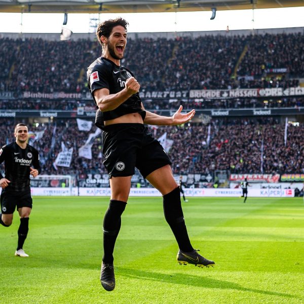  Sein sehenswerter Führungstreffer reichte der Eintracht im ersten Durchgang nicht: Nach Paciencias Tor drehten die Augsburger das Spiel. (Foto: imago/Jan Hübner)