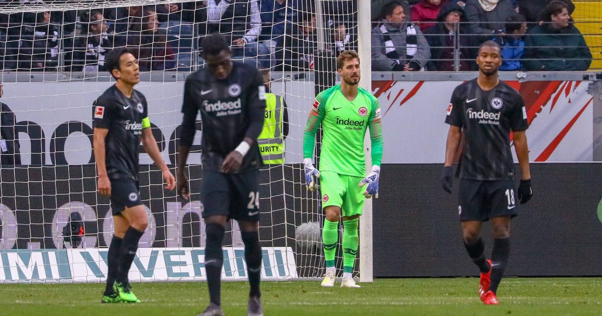  Die Köpfe hängen: Eintracht Frankfurt verliert das erste Spiel in der Liga seit Dezember 2018 (Foto: imago images / Schüler).