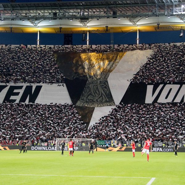  Wenn die SGE am Samstag gewinnt und zwei andere Teams verlieren, ist der Eintracht Europa nicht mehr zu nehmen. (Bild: imago images / Sven Simon)