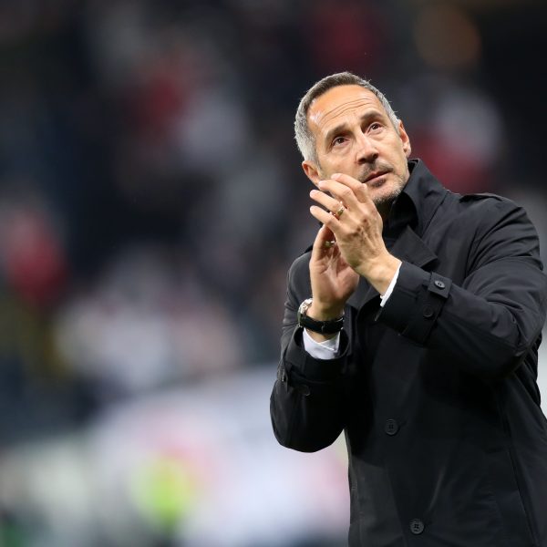  Eintracht-Trainer Adi Hütter legte am Freitag den Schalter schnell um: Nach dem Highlight gegen Chelsea ist sein Team am Sonntag in Leverkusen gefordert.