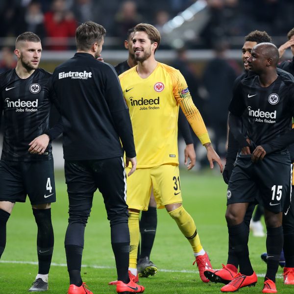  Verlassen Kevin Trapp (gelbes Trikot) und Jetro Willems (rechts) die Eintracht?