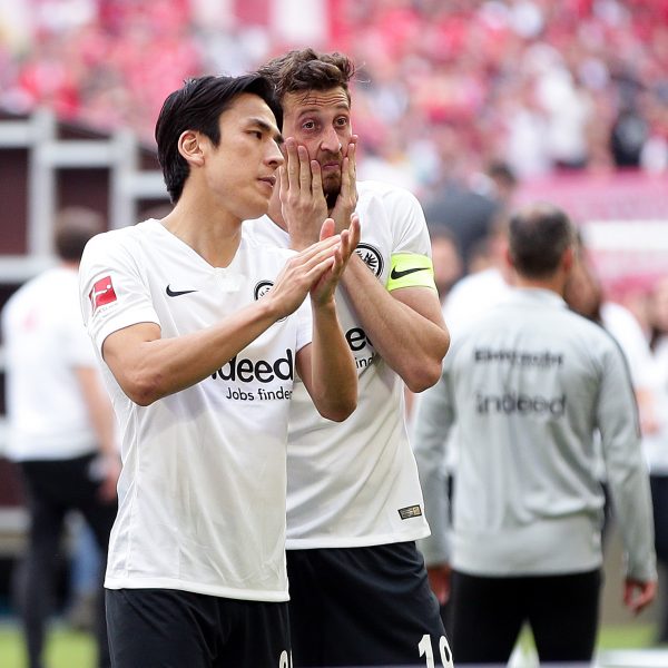  Die Eintracht ist dank der Schützenhilfe aus Mainz noch einmal mit einem blauen Auge davongekommen. Nun heißt es die letzten Wochen zu analysieren und den Kader entsprechend anders aufzustellen.