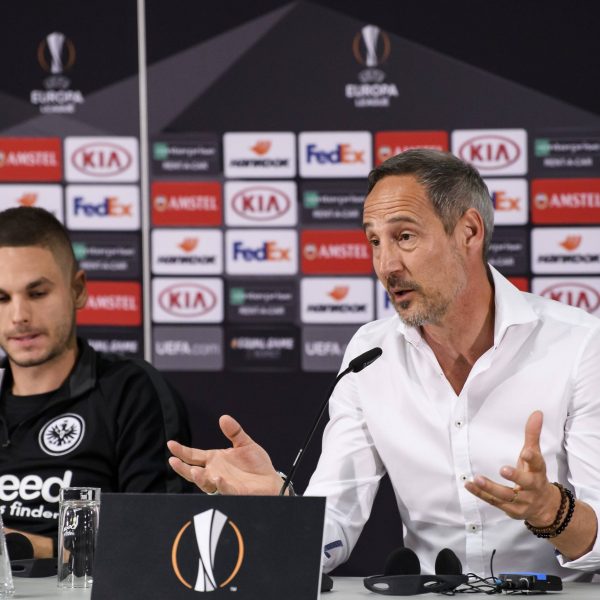  Frankfurts Trainer Adi Hütter weiß, worauf es am Donnerstag gegen Chelsea ankommen wird. Mittelfeldmann Mijat Gacinovic wird dabei eine wichtige Rolle zukommen. (Foto: imago images/Jan Hübner)