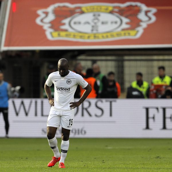  Erwischte einen rabenschwarzen Tag und wurde noch vor der Halbzeit ausgewechselt: Jetro Willems (Foto: imago Images/mika)