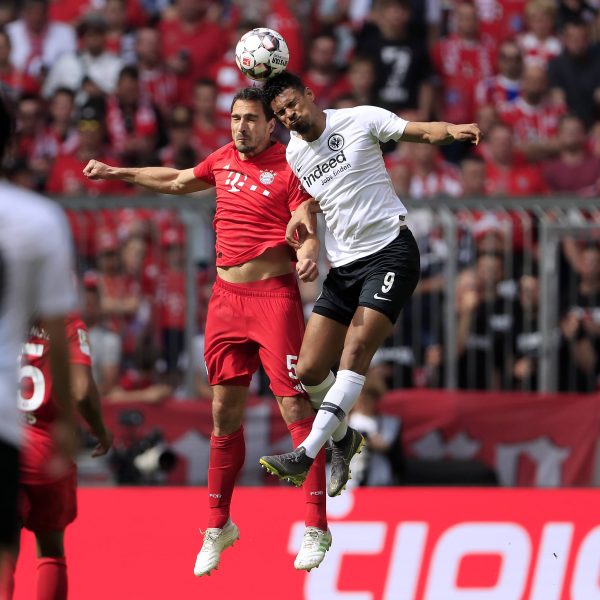  In der Luft kaum zu schlagen - Sebastien Haller (Quelle: imago images / Laci Perenyi)