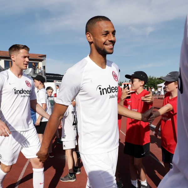  Weltmeister Erik Durm (links) und Rekordtransfer Djibril Sow sind zwei neue Gesichter bei der SGE.