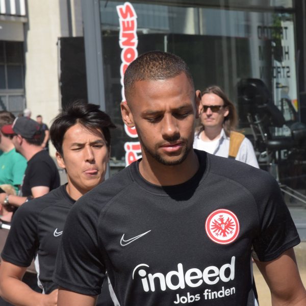  Djibril Sow wird von seinem Ex-Sportchef Christoph Spycher in höchsten Tönen gelobt. (Foto: imago images / Hartenfelser)