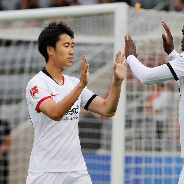  Daichi Kamada (li.) traf im Testspiel gegen Luzern auf Vorlage von Danny da Costa zum 1:0. (Bild: imago/Geisser)