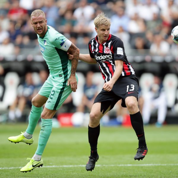  Kevin Vogt (li.) hatte es häufig mit Martin Hinteregger zutun und zog häufig den Kürzeren.