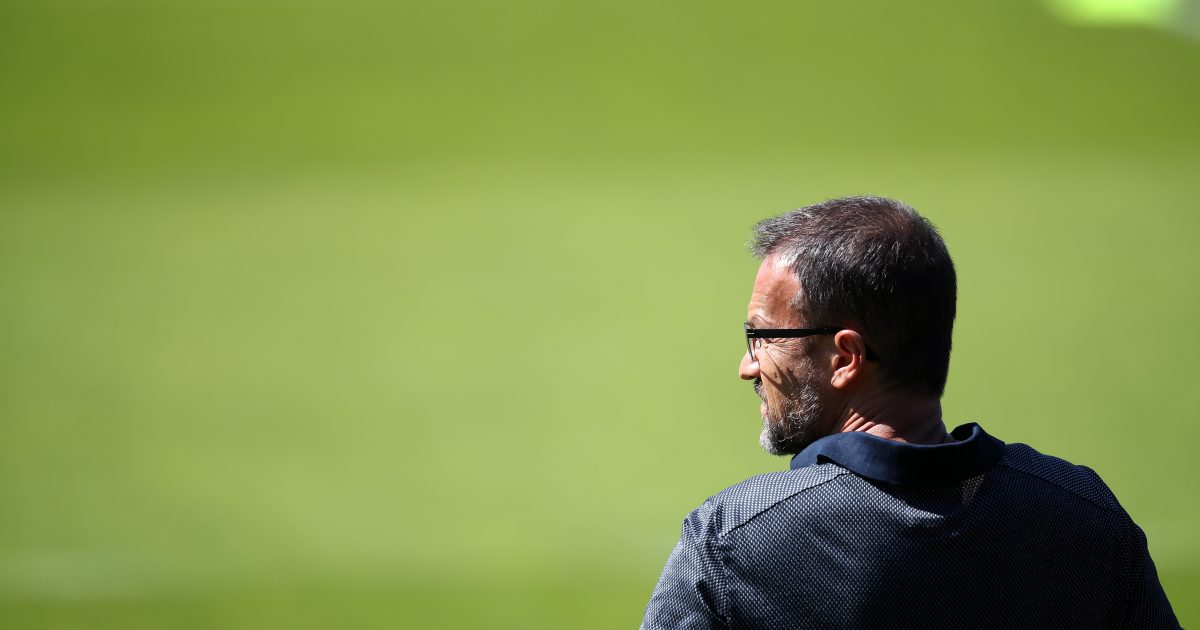  Fredi Bobic hält Ausschau nach einem neuen Mittelstürmer.