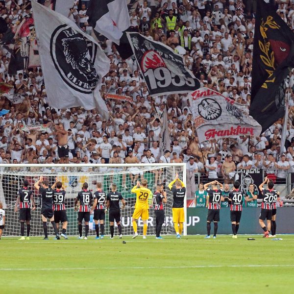  Sollte sich die SGE gegen Vaduz durchsetzten, winken ihren Fans Reisen nach Frankreich oder Bulgarien (Foto: imago images / Jan Huebner).