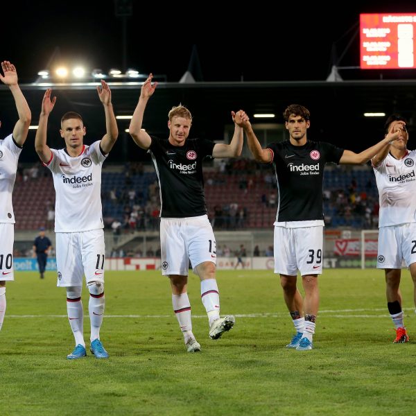  Nach dem 5:0 herrschte Jubel bei den Adler. (Foto: Imago images/eu-images)